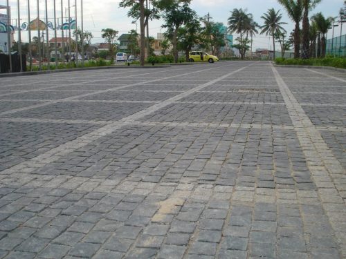 hsn-basalt-cobblestone-exterior-car-park