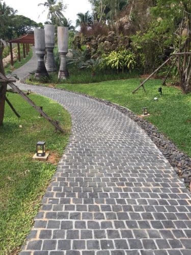 hsn-basalt-cobblestone-exterior-garden-path