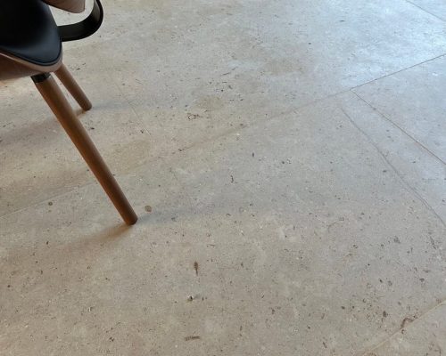 hsn-ceara-limestone-honed-interior-floor-installed-detail