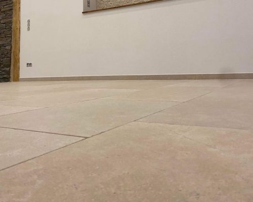 hsn-poleido-limestone-sandblastedbrushed-floor