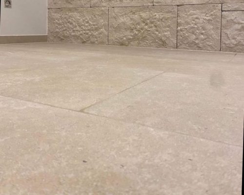 hsn-poleido-limestone-sandblastedbrushed-overzoom-in