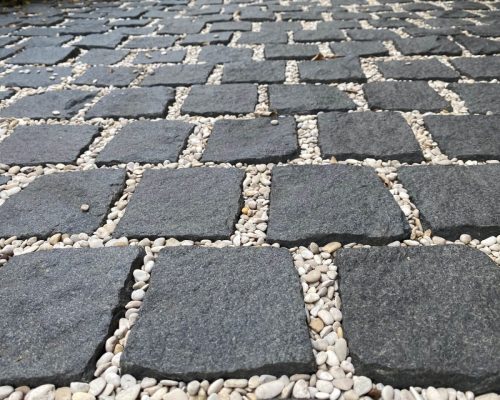 hsn-black-granite-cobblestone-outdoor-paving-close-up-detail-side