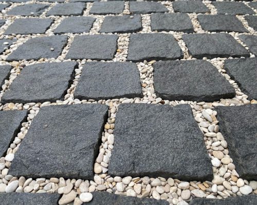 hsn-black-granite-cobblestone-outdoor-paving-close-up-detail
