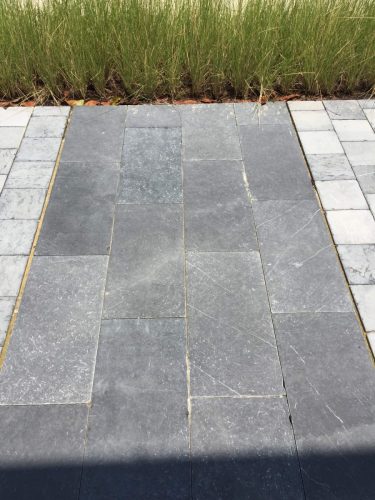 hsn-bluestone-vibrated-exterior-stones-grass